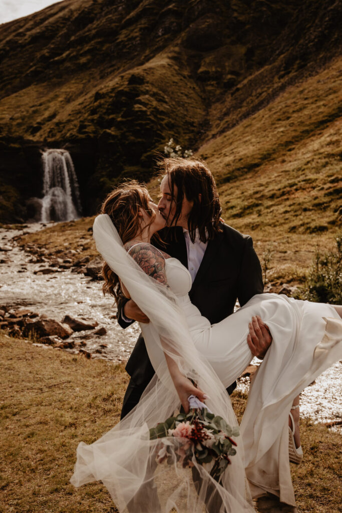 Hochzeit Island Wedding Wasserfall Fotoshooting