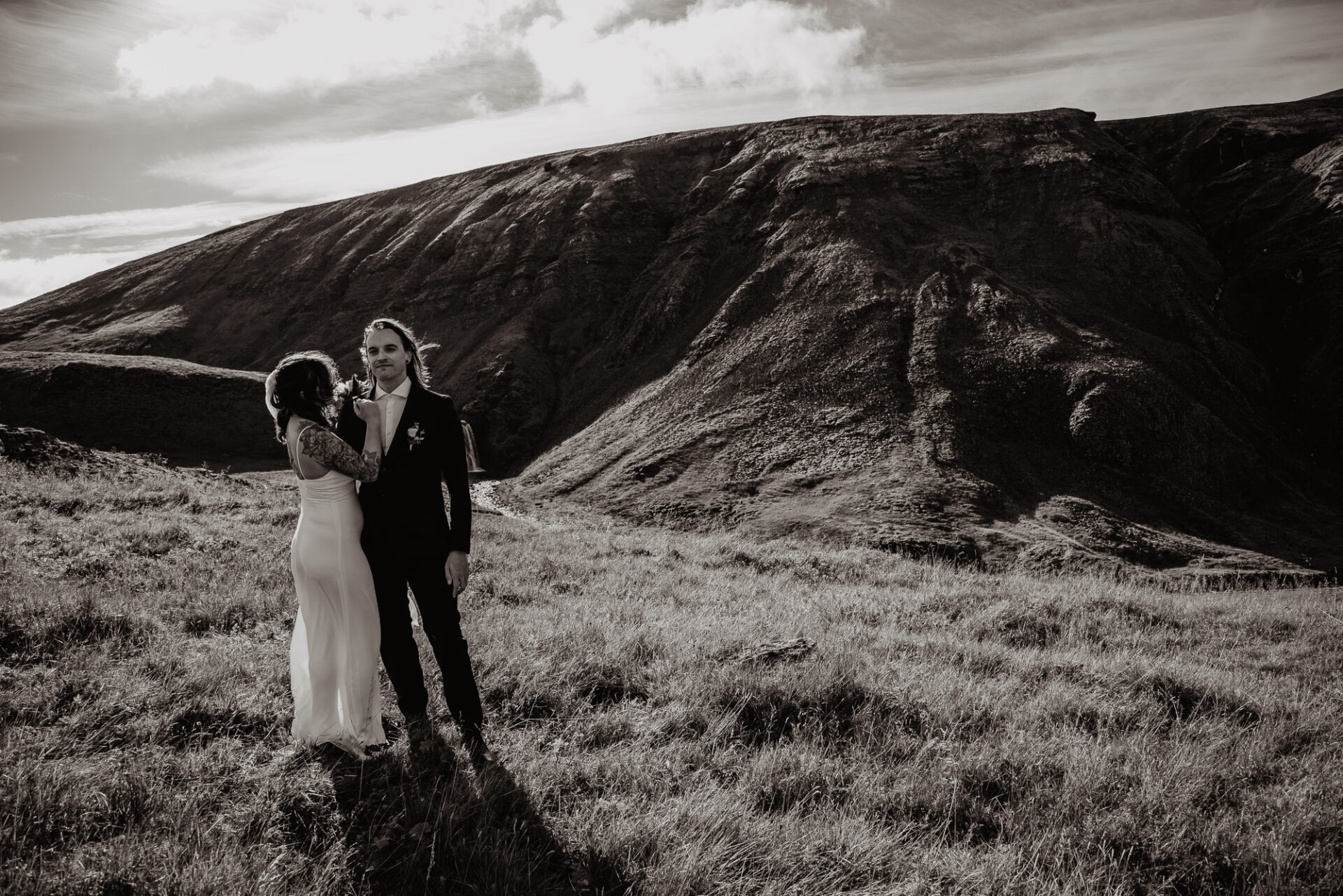 Die Traumhochzeit in Island: Conny & Leo sagen Ja vor einem Wasserfall