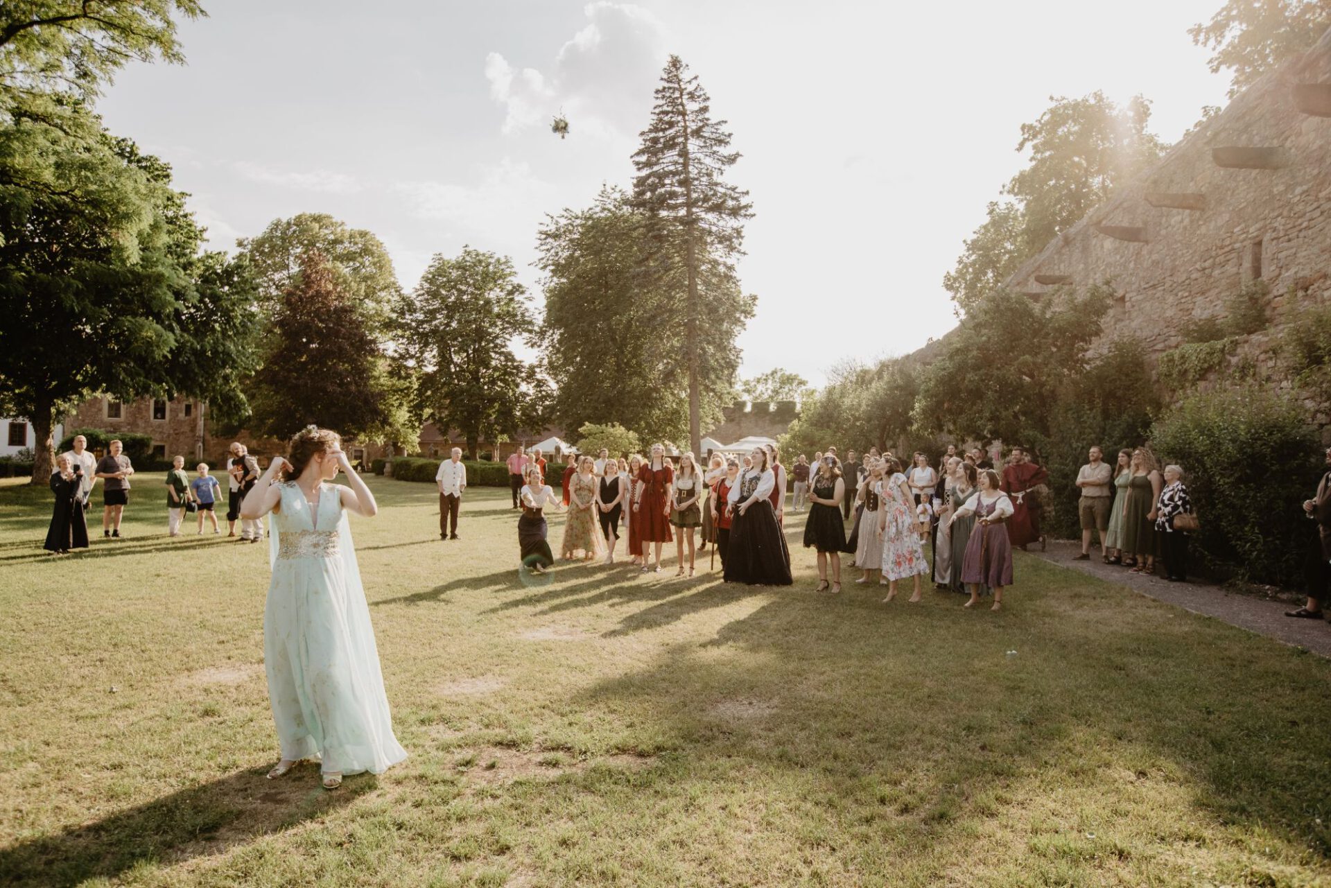 Märchenhafte mittelalterliche Hochzeit auf der Creuzburg: Marcel & Sina’s Zeitreise