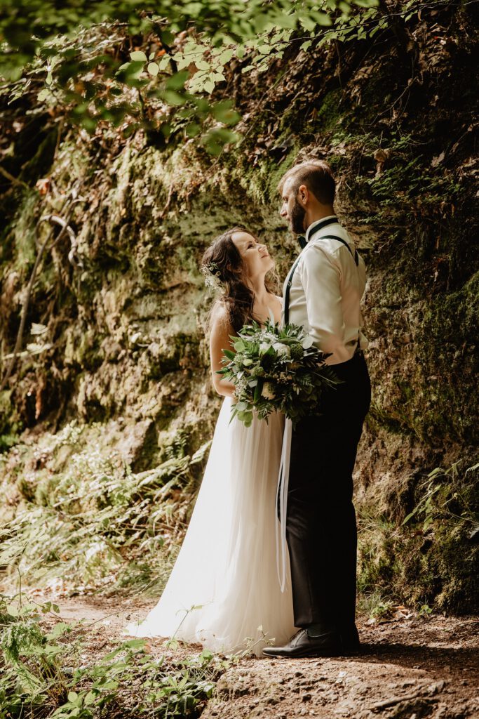 Hochzeit Fernando Mai Wartburg Standesamt Eisenach Brautpaarshooting Landgrafenschlucht