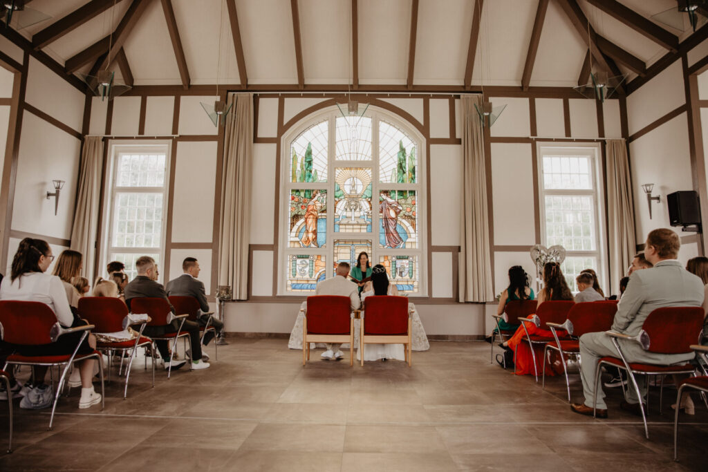 Trauung im Teehaus in Bad Salzungen mit Gästen