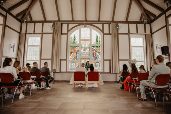 Trauung im Teehaus in Bad Salzungen mit Gästen