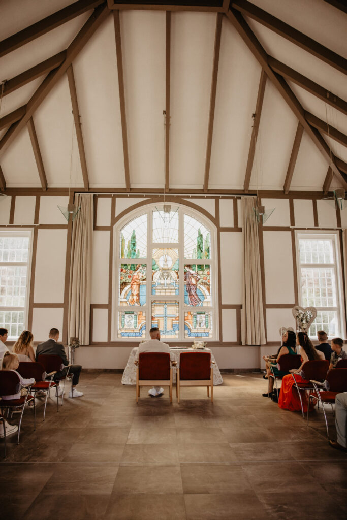 Innenraum des Teehauses in Bad Salzungen während der Trauung